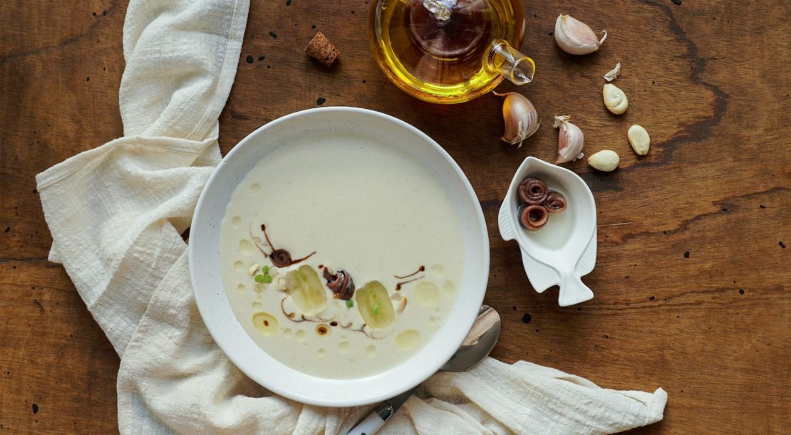 El ajo blanco malagueño. Sopa fría, refrescante.